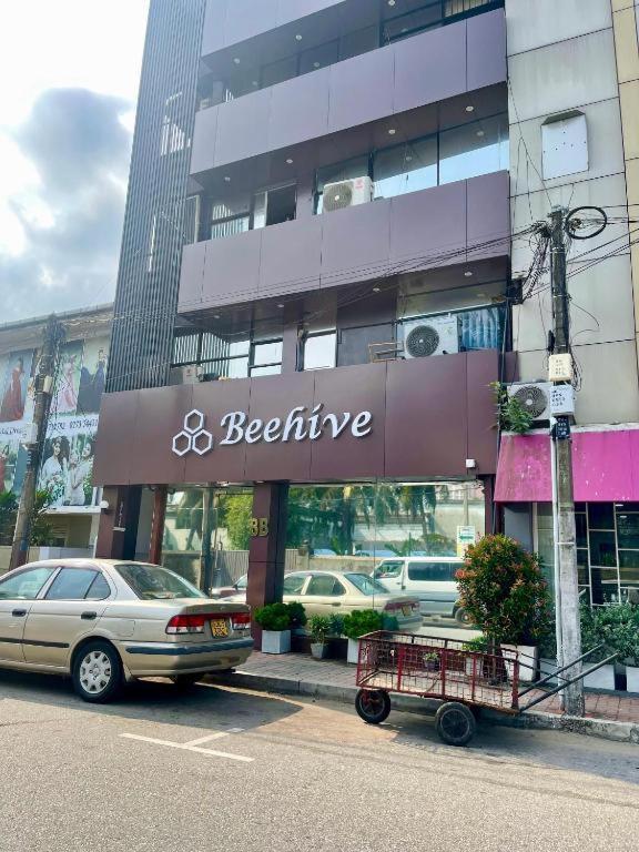 ホテル Beehive コロンボ エクステリア 写真